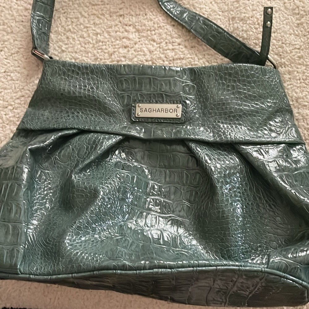 Elegant Green Crocodile-Embossed Women's Bag